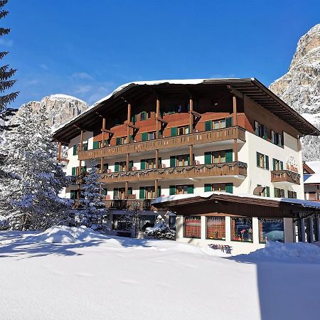 Hotel La Plaza Corvara In Badia Exterior foto